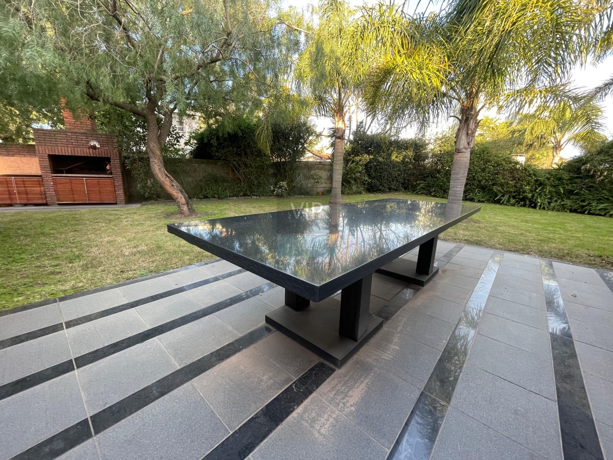 Casa ID.2085 -  Casa en venta, 4 dormitorios  en Punta del Este, playa mansa