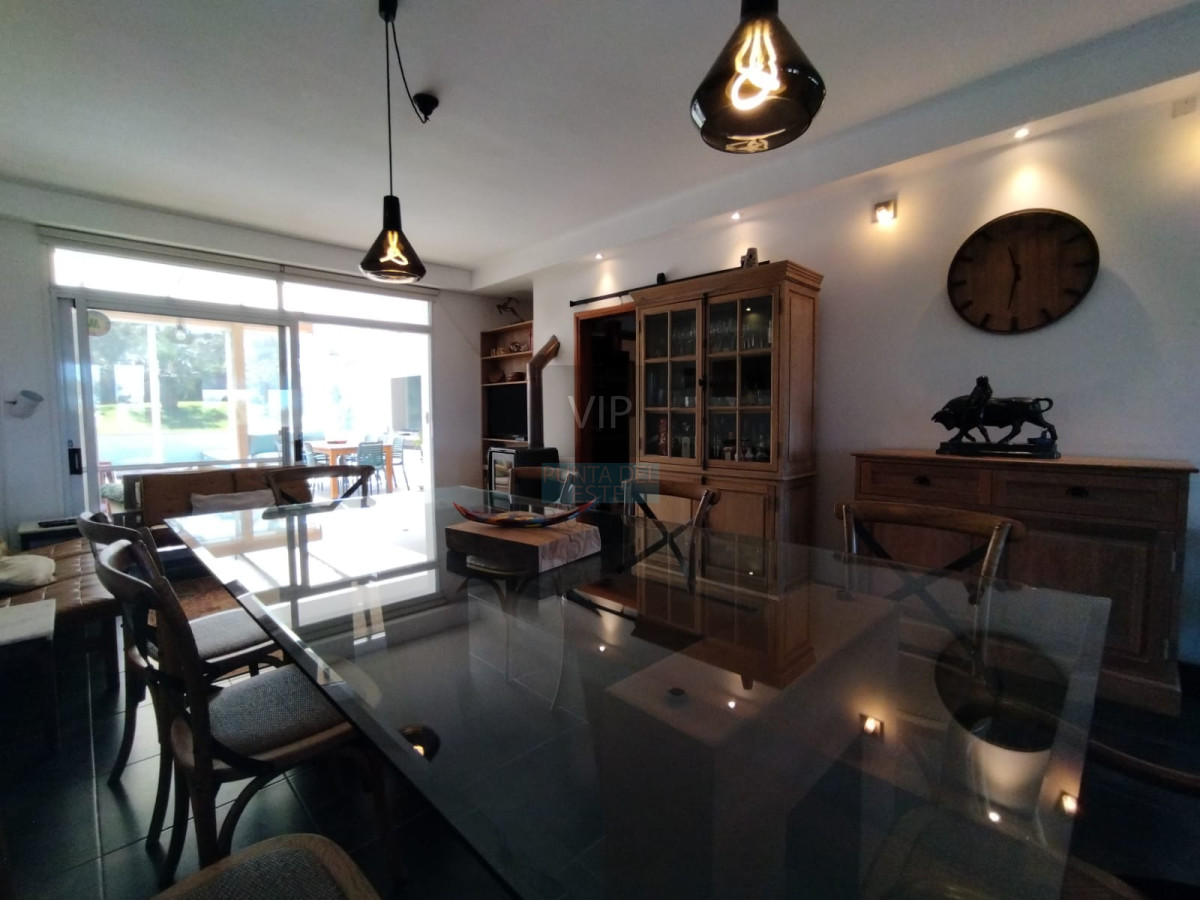 Casa ID.2344 - Venta de hermosa residencia frente al mar! 5 dormitorios 4 suites