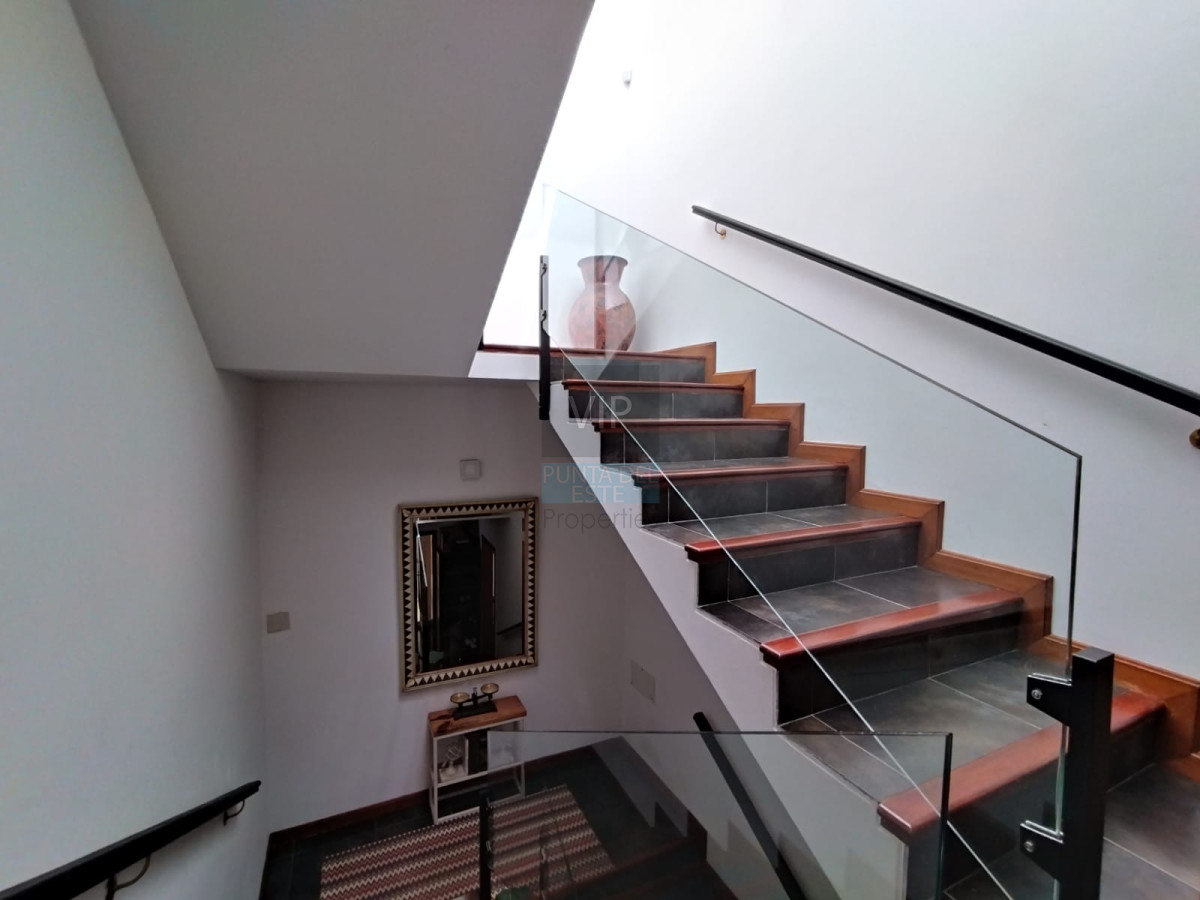 Casa ID.2344 - Venta de hermosa residencia frente al mar! 5 dormitorios 4 suites