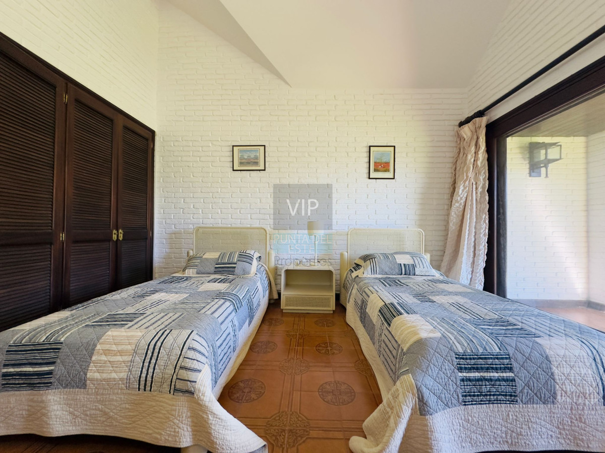 Casa ID.2343 - Casa en venta de 4 dormitorios en Punta del Este