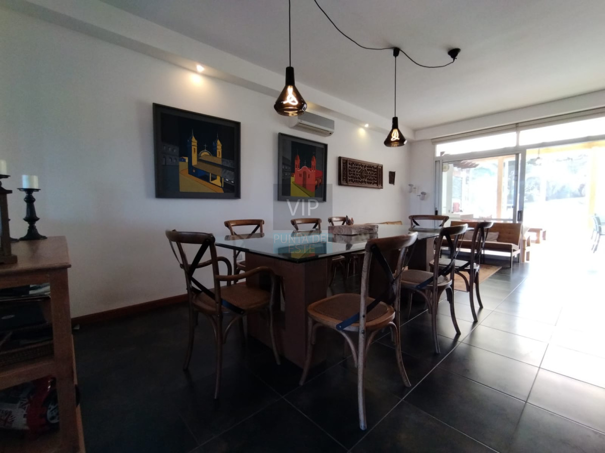 Casa ID.2344 - Venta de hermosa residencia frente al mar! 5 dormitorios 4 suites