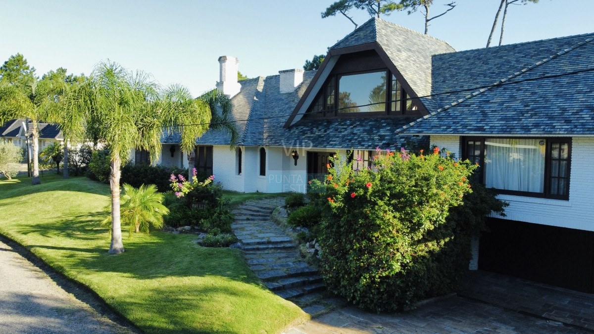 Casa ID.2343 - Casa en venta de 4 dormitorios en Punta del Este