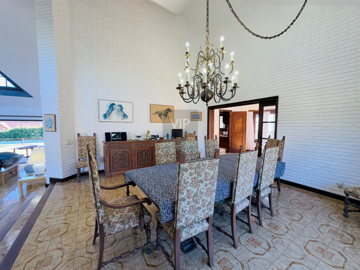 Casa ID.2343 - Casa en venta de 4 dormitorios en Punta del Este