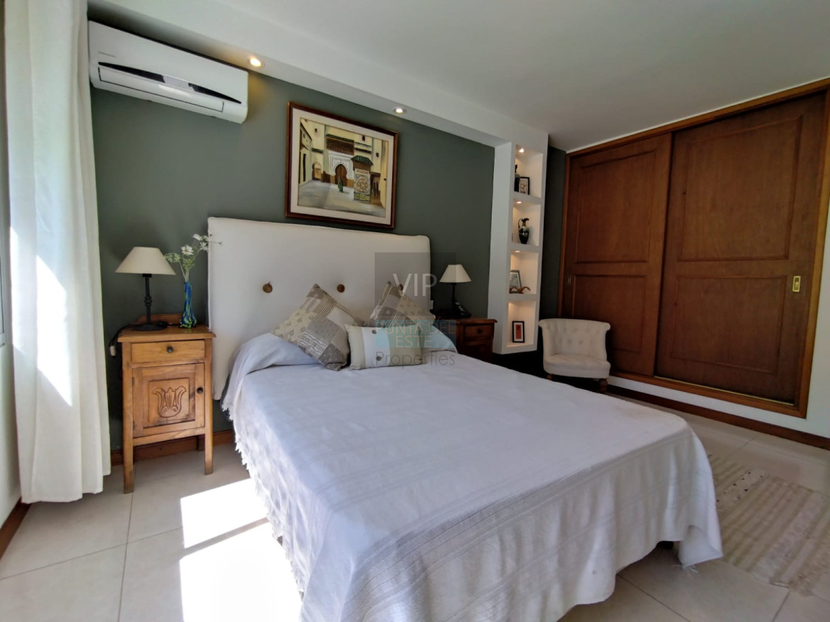 Casa ID.2344 - Venta de hermosa residencia frente al mar! 5 dormitorios 4 suites