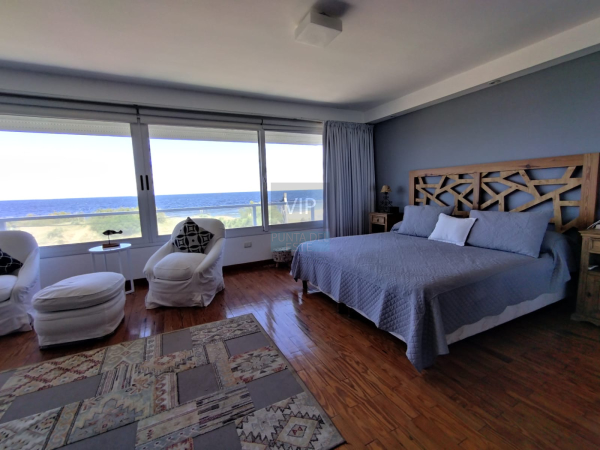 Casa ID.2344 - Venta de hermosa residencia frente al mar! 5 dormitorios 4 suites