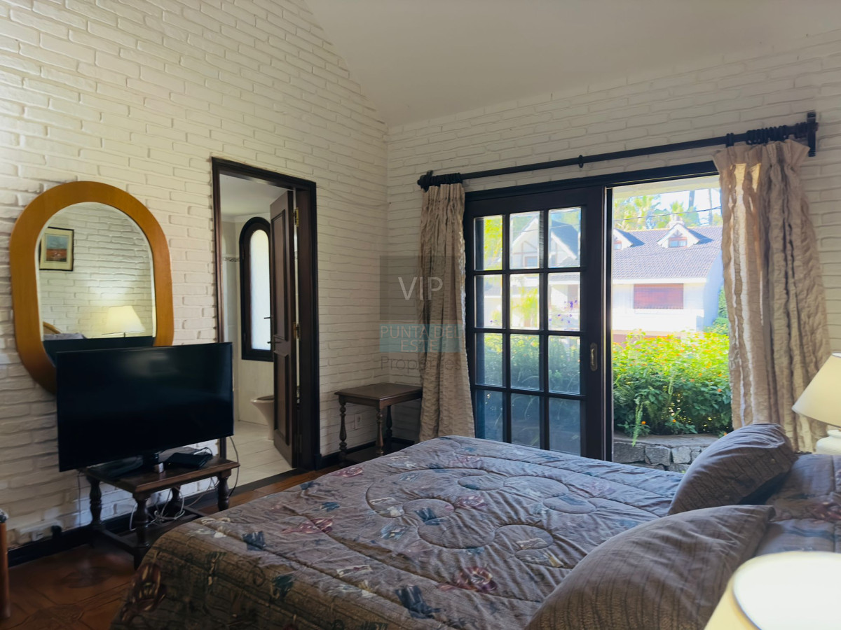 Casa ID.2343 - Casa en venta de 4 dormitorios en Punta del Este