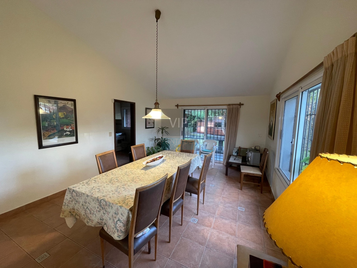 Casa ID.2085 -  Casa en venta, 4 dormitorios  en Punta del Este, playa mansa