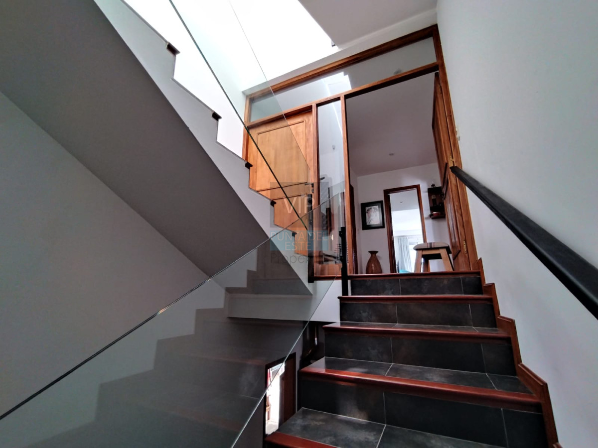 Casa ID.2344 - Venta de hermosa residencia frente al mar! 5 dormitorios 4 suites