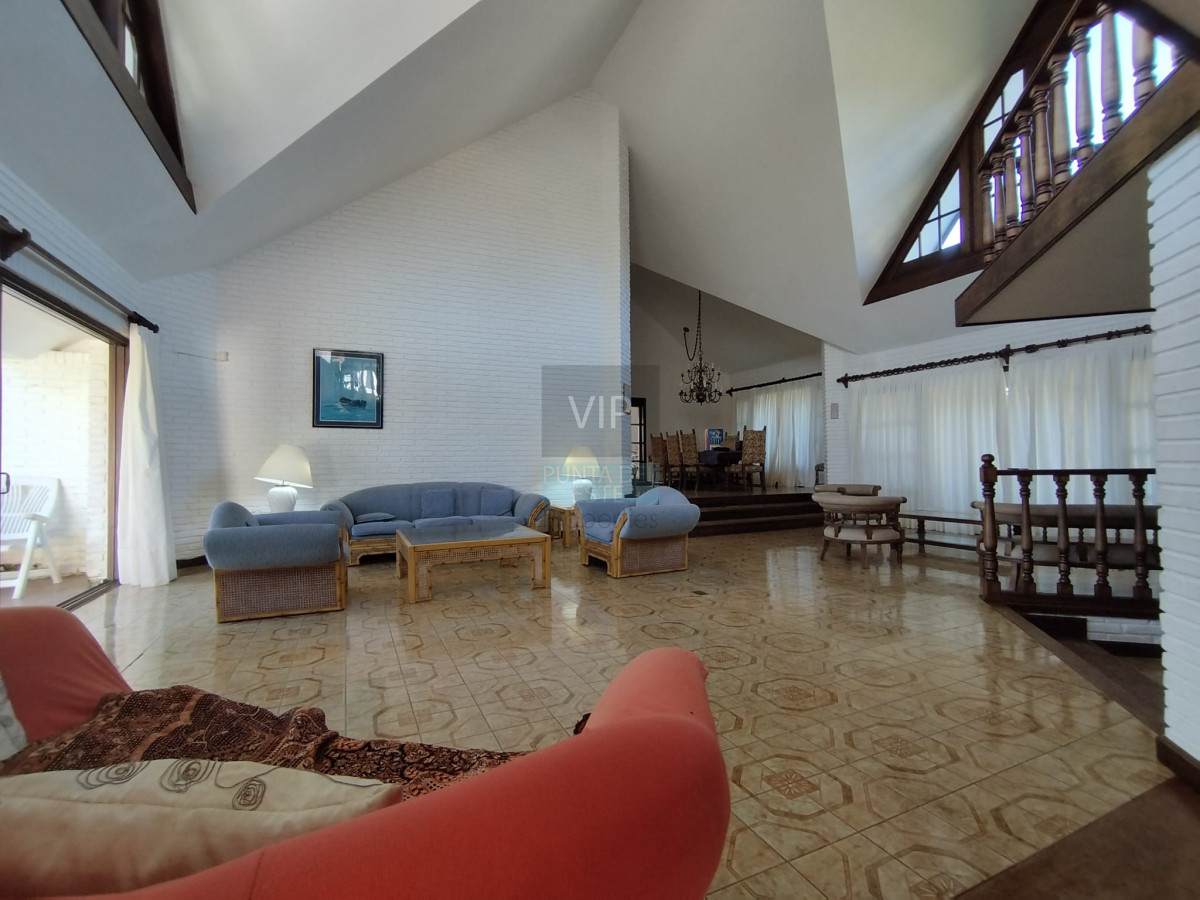 Casa ID.2343 - Casa en venta de 4 dormitorios en Punta del Este