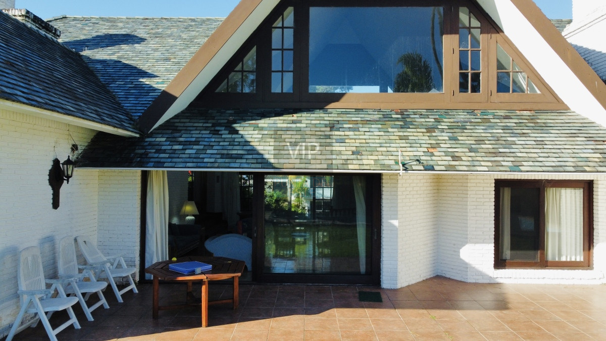 Casa ID.2343 - Casa en venta de 4 dormitorios en Punta del Este