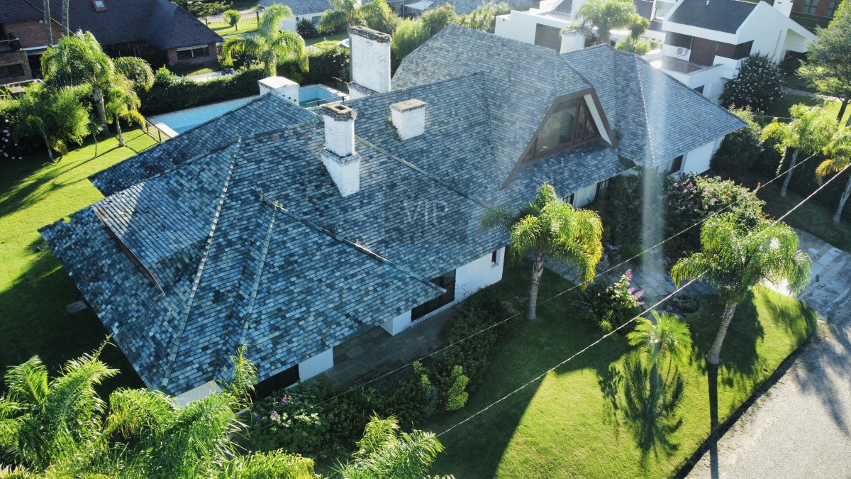 Casa ID.2343 - Casa en venta de 4 dormitorios en Punta del Este