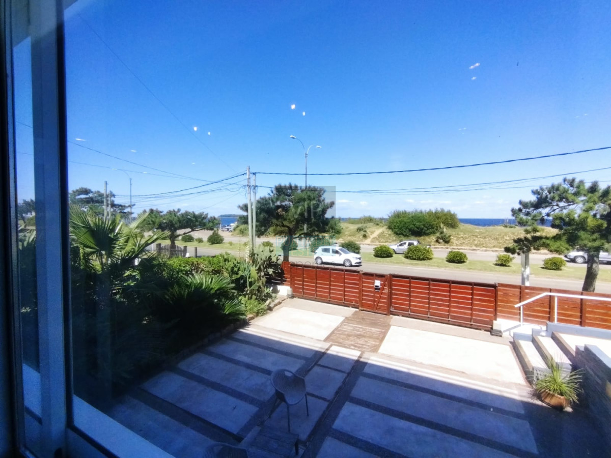 Casa ID.2344 - Venta de hermosa residencia frente al mar! 5 dormitorios 4 suites