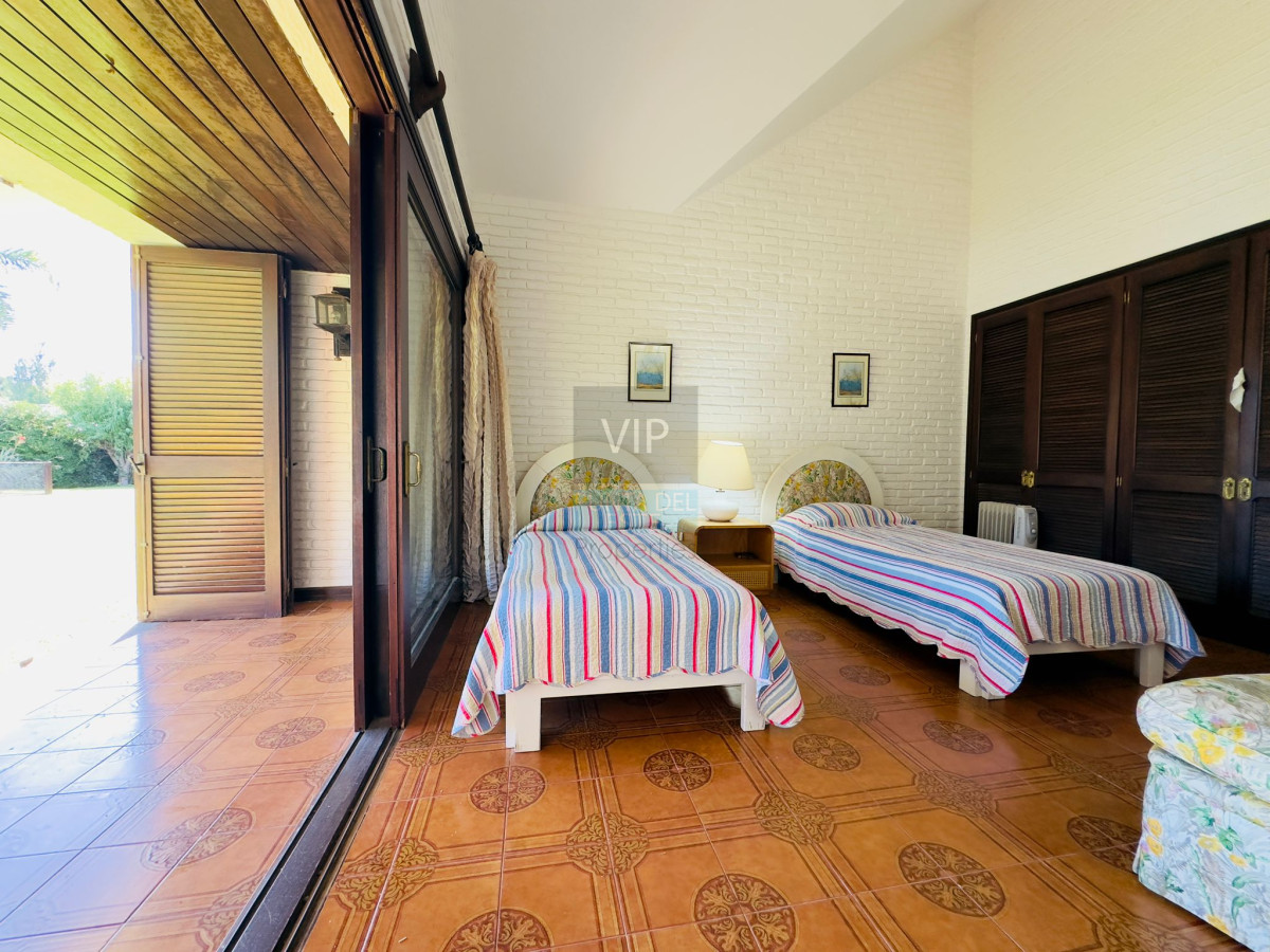 Casa ID.2343 - Casa en venta de 4 dormitorios en Punta del Este
