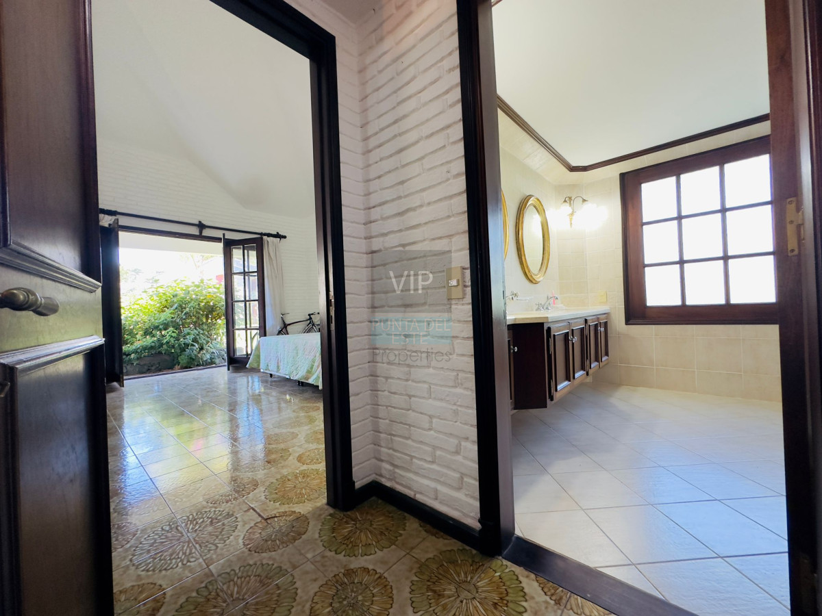Casa ID.2343 - Casa en venta de 4 dormitorios en Punta del Este