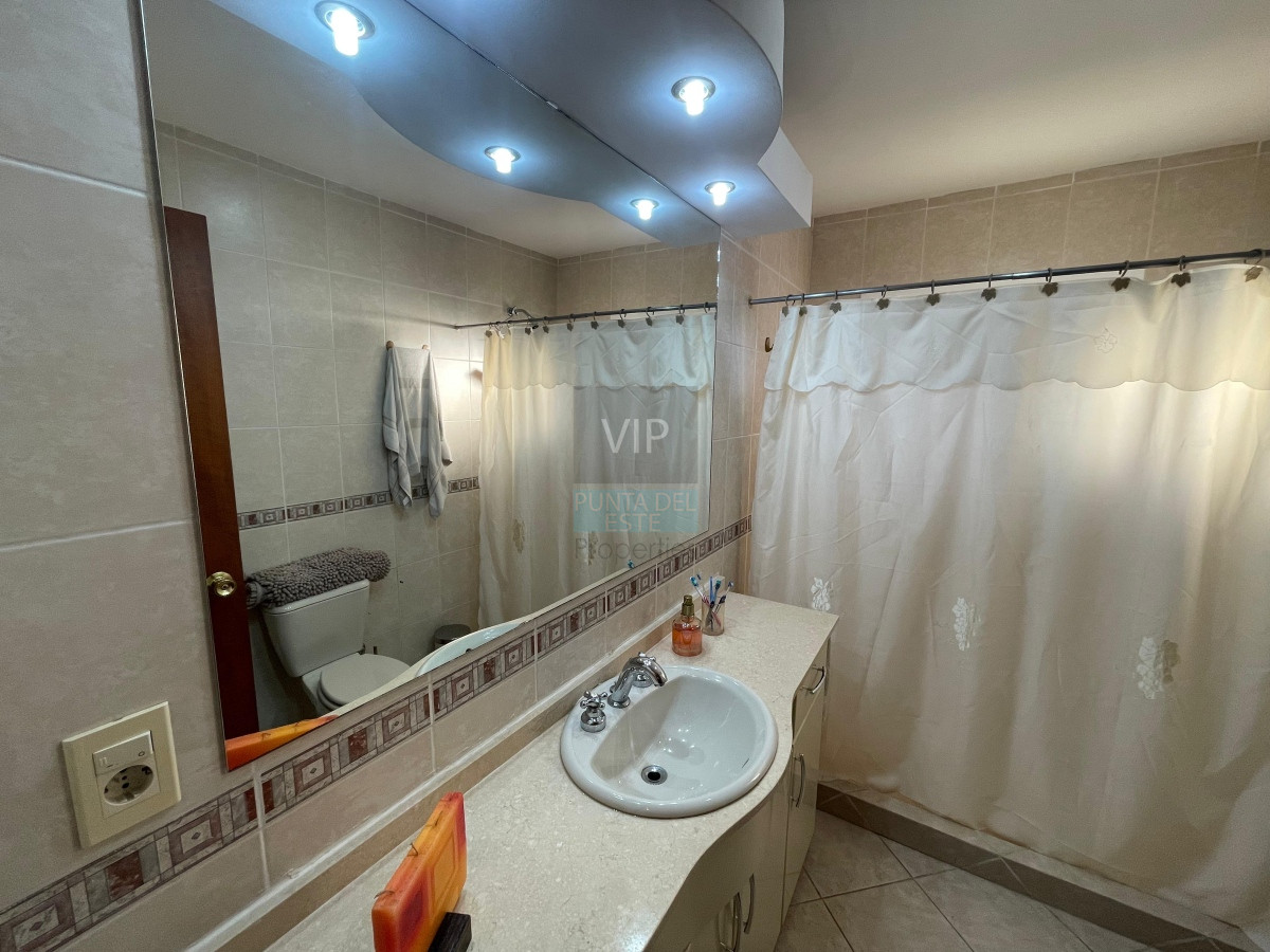 Casa ID.2085 -  Casa en venta, 4 dormitorios  en Punta del Este, playa mansa