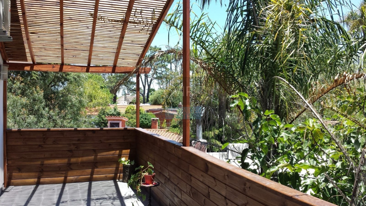 Casa ID.2084 -  Casa de 6 drm en venta. Con renta de USD 3000 en Punta del Este