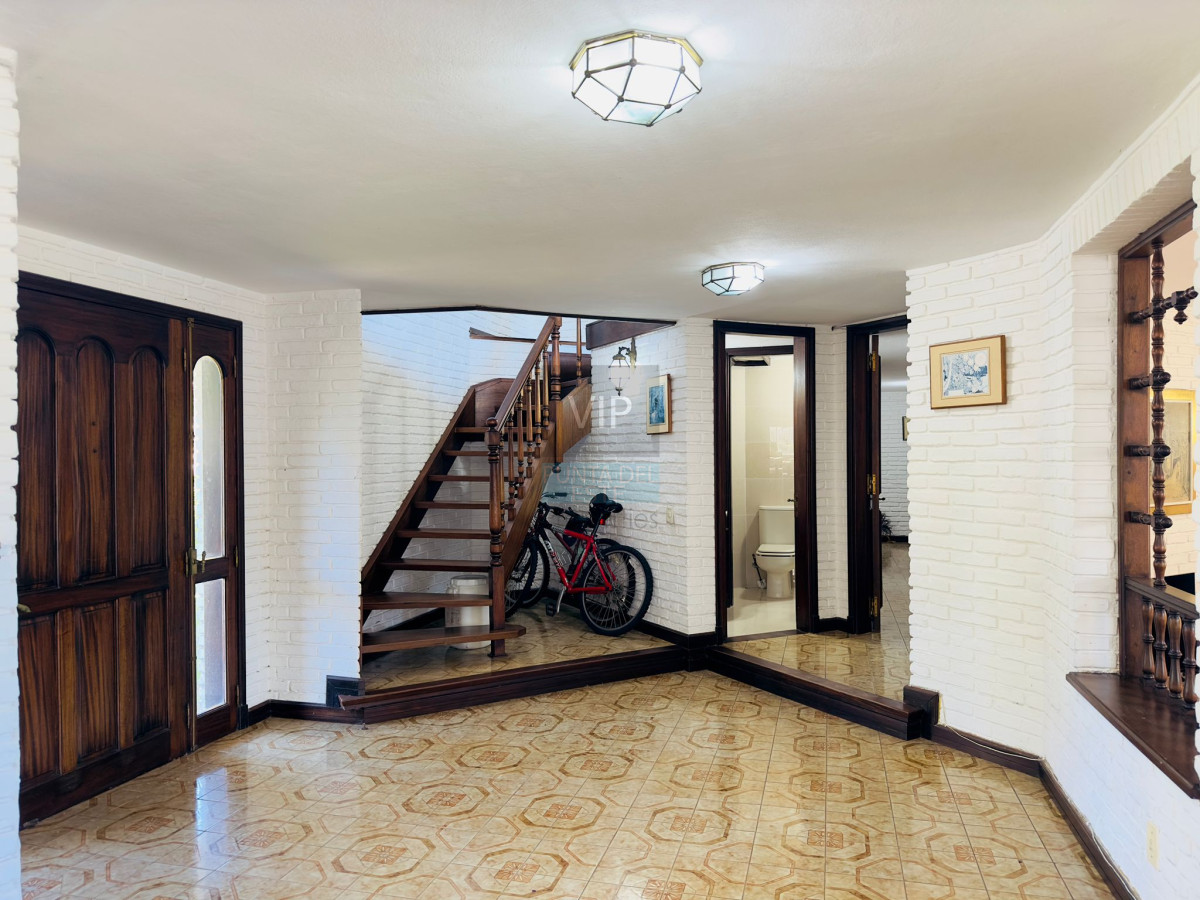 Casa ID.2343 - Casa en venta de 4 dormitorios en Punta del Este