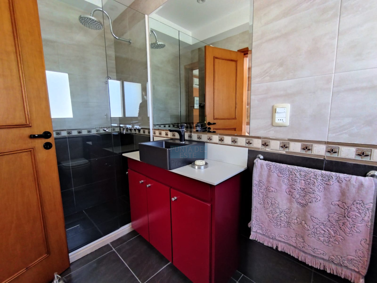 Casa ID.2344 - Venta de hermosa residencia frente al mar! 5 dormitorios 4 suites