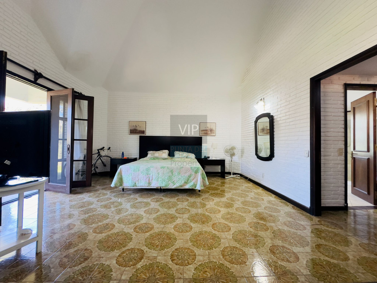 Casa ID.2343 - Casa en venta de 4 dormitorios en Punta del Este