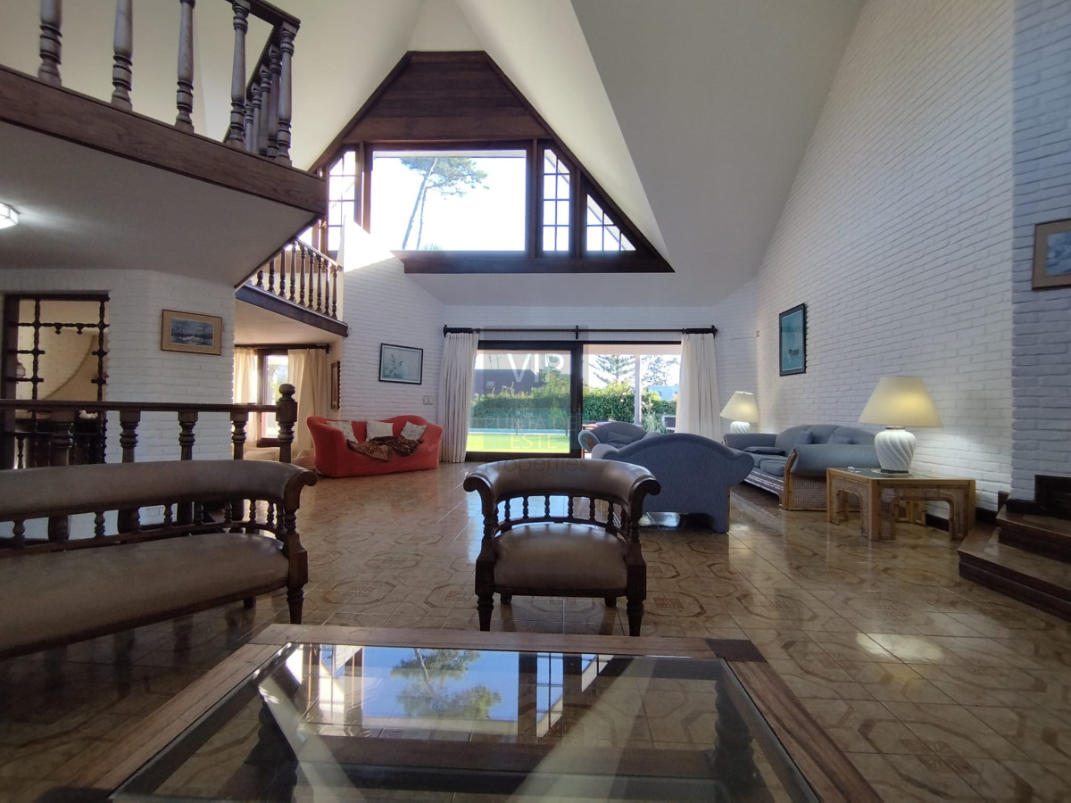 Casa ID.2343 - Casa en venta de 4 dormitorios en Punta del Este