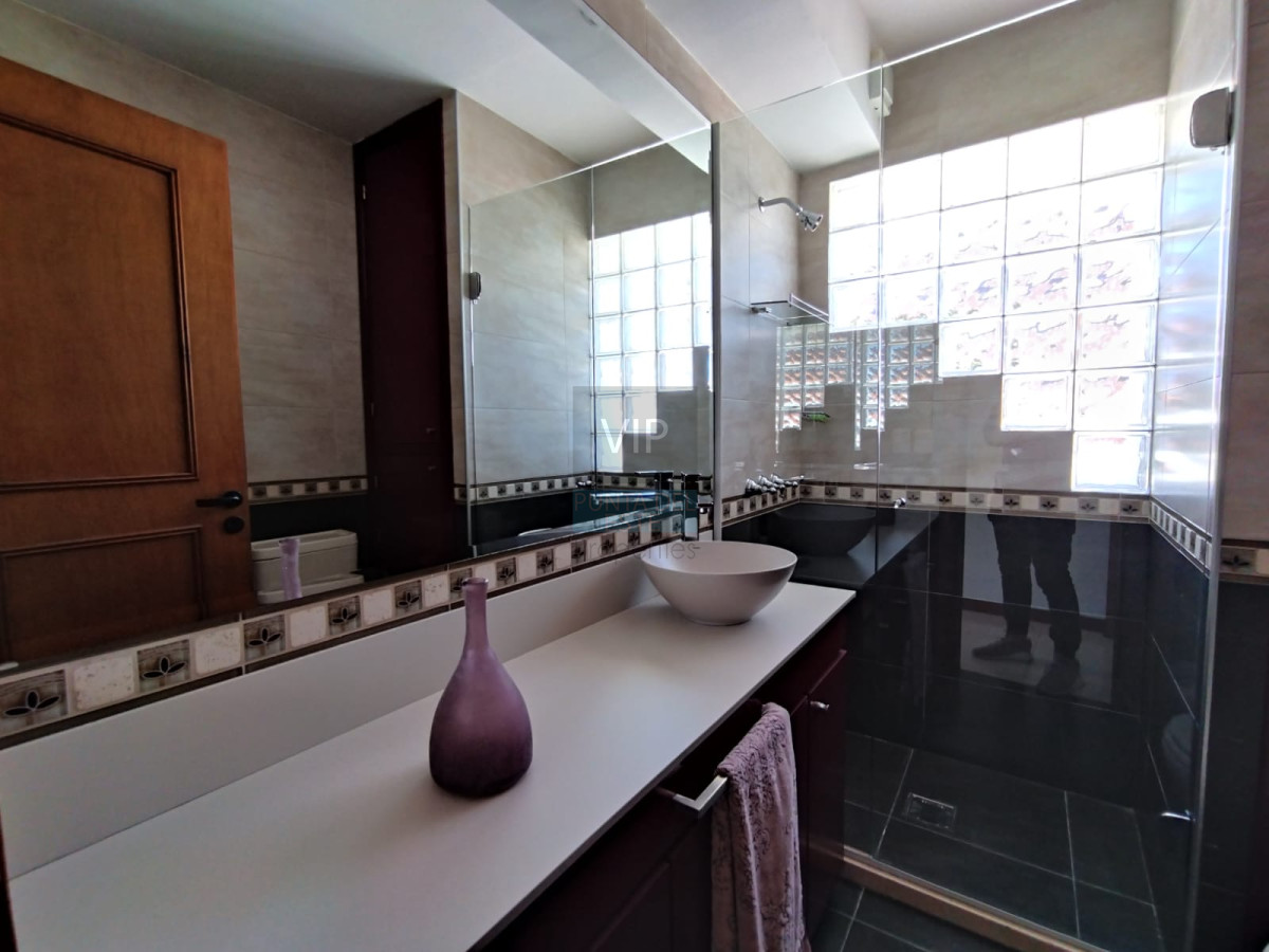 Casa ID.2344 - Venta de hermosa residencia frente al mar! 5 dormitorios 4 suites