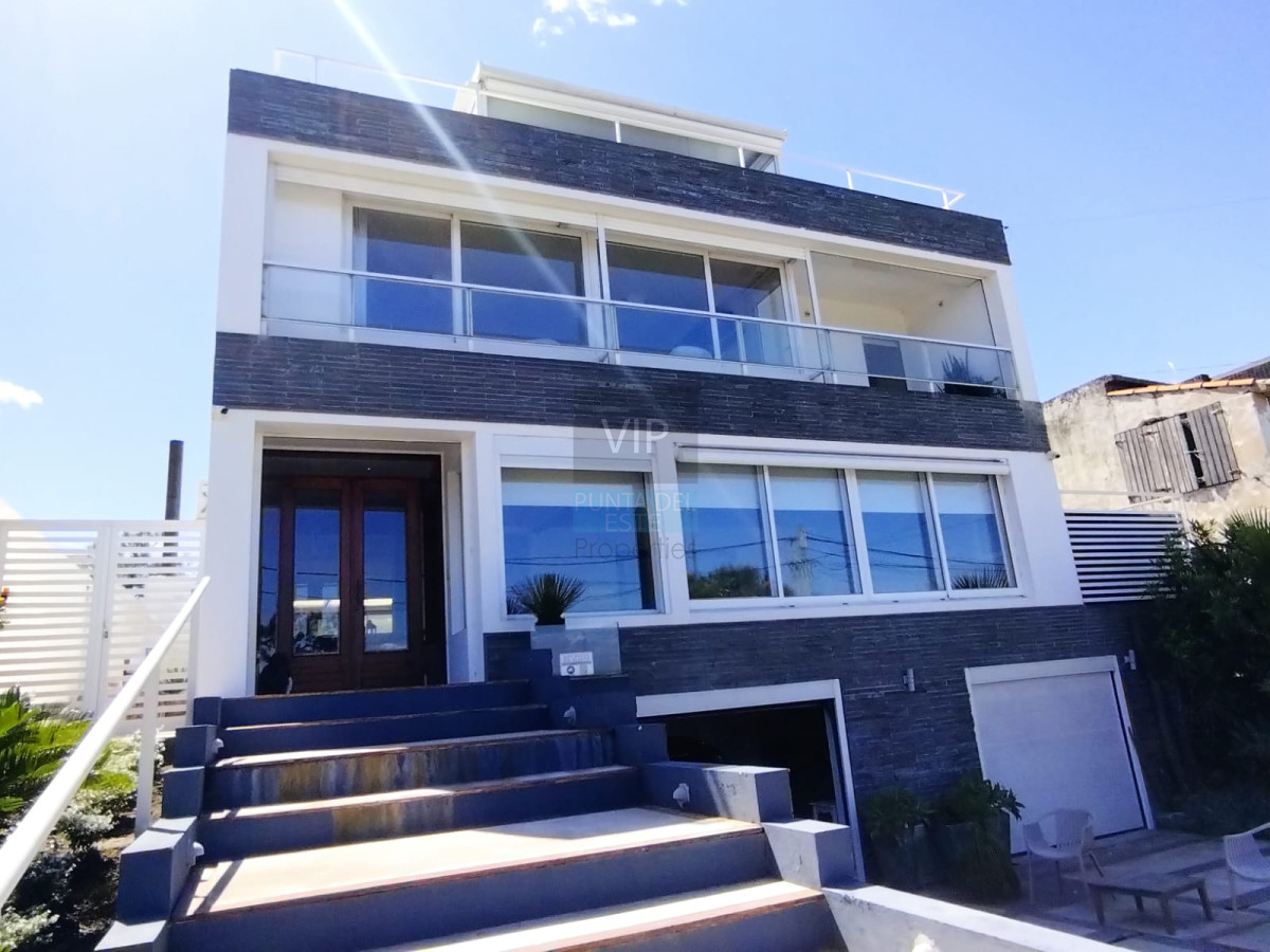 Casa ID.2344 - Venta de hermosa residencia frente al mar! 5 dormitorios 4 suites