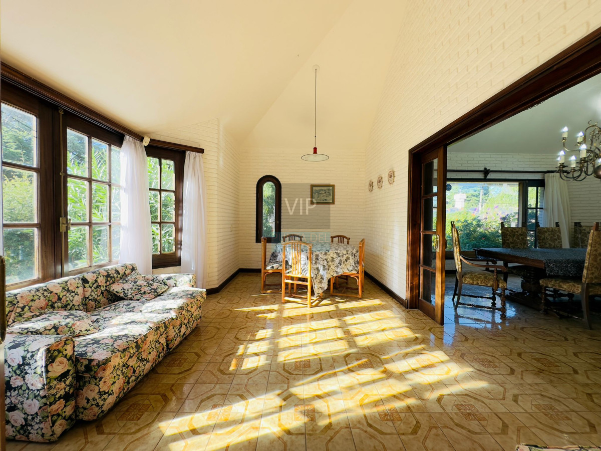 Casa ID.2343 - Casa en venta de 4 dormitorios en Punta del Este