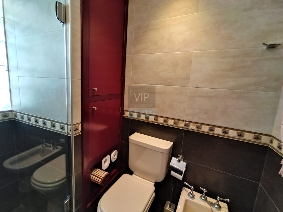 Casa ID.2344 - Venta de hermosa residencia frente al mar! 5 dormitorios 4 suites