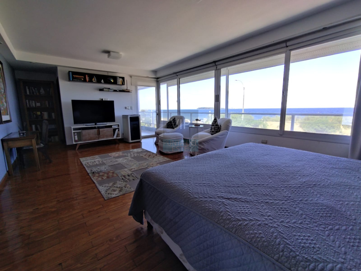 Casa ID.2344 - Venta de hermosa residencia frente al mar! 5 dormitorios 4 suites