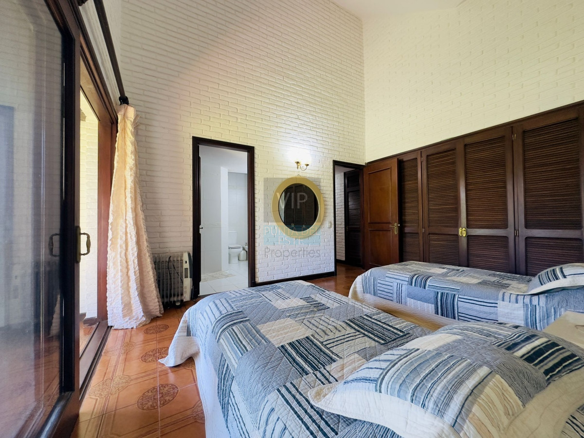 Casa ID.2343 - Casa en venta de 4 dormitorios en Punta del Este