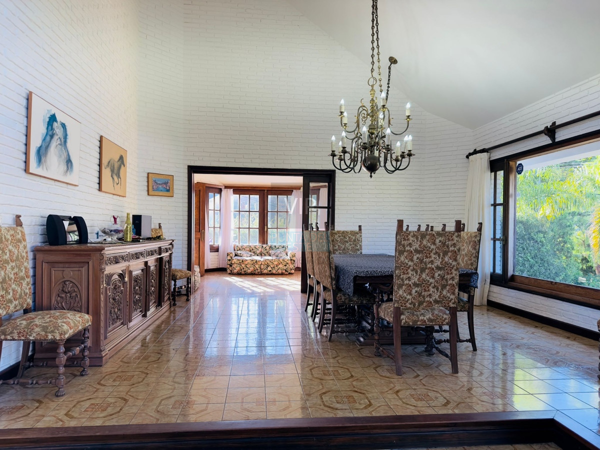 Casa ID.2343 - Casa en venta de 4 dormitorios en Punta del Este
