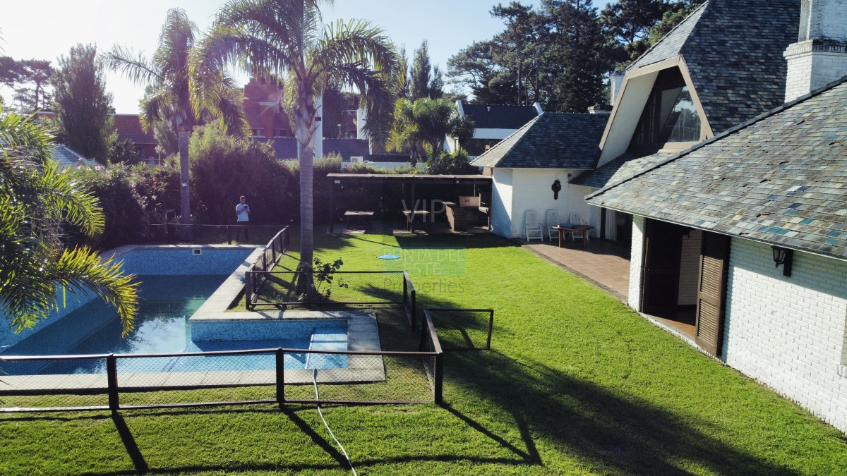 Casa ID.2343 - Casa en venta de 4 dormitorios en Punta del Este