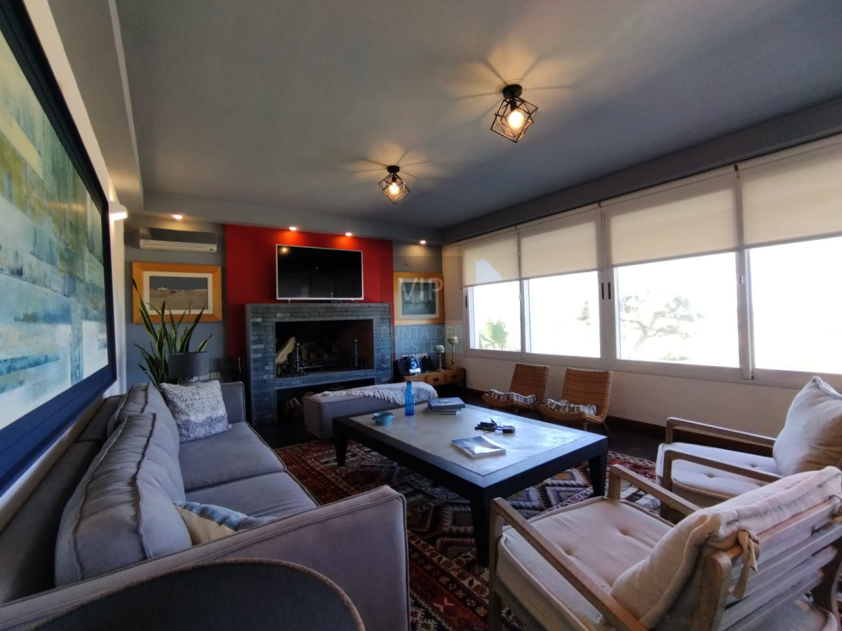 Casa ID.2344 - Venta de hermosa residencia frente al mar! 5 dormitorios 4 suites