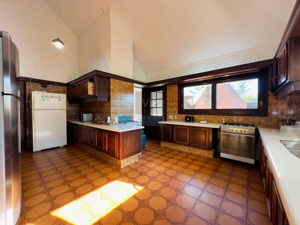 Casa ID.2343 - Casa en venta de 4 dormitorios en Punta del Este