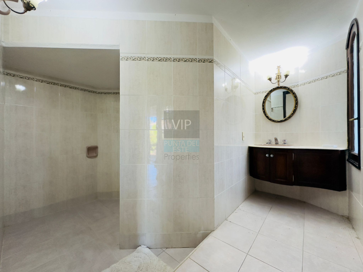Casa ID.2343 - Casa en venta de 4 dormitorios en Punta del Este