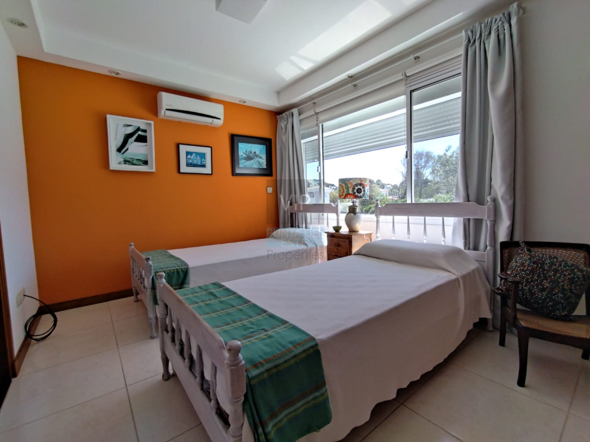 Casa ID.2344 - Venta de hermosa residencia frente al mar! 5 dormitorios 4 suites