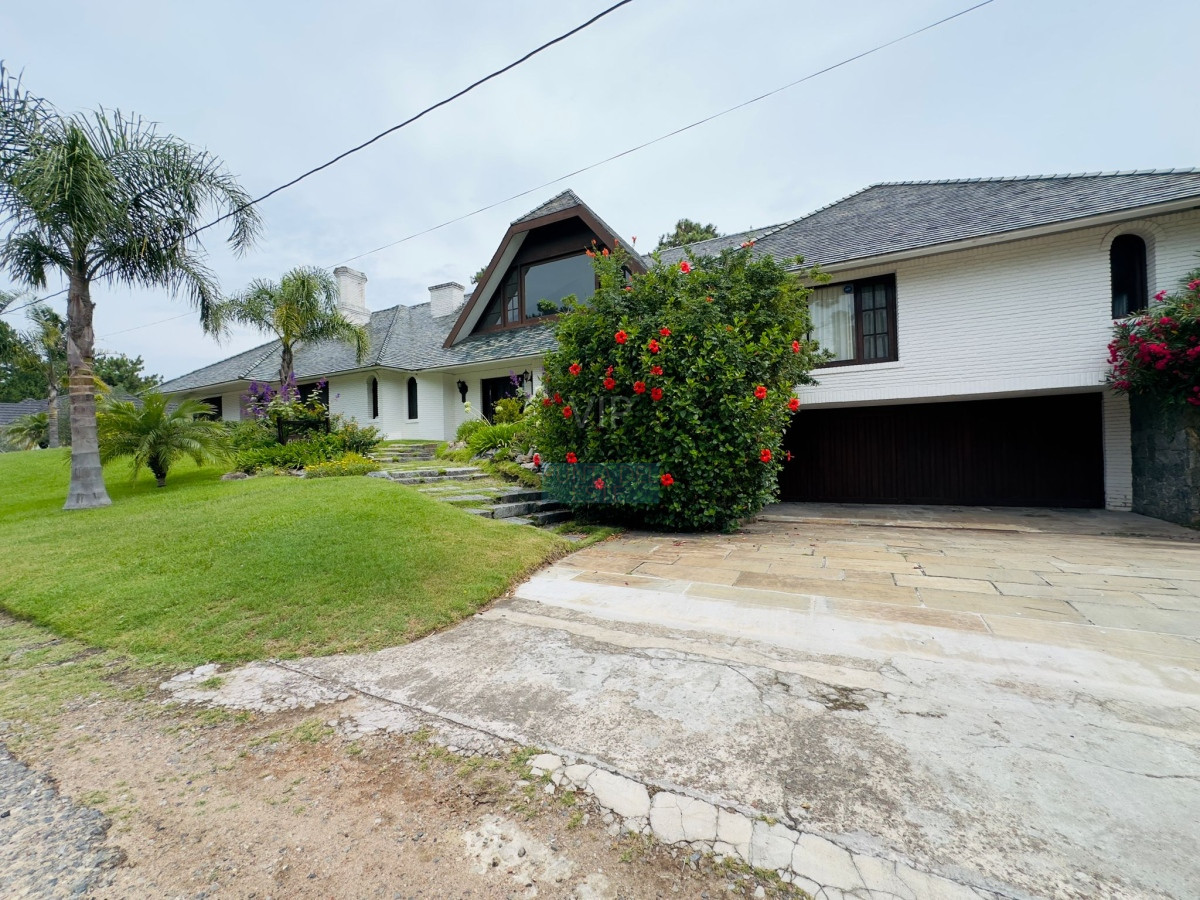 Casa ID.2343 - Casa en venta de 4 dormitorios en Punta del Este