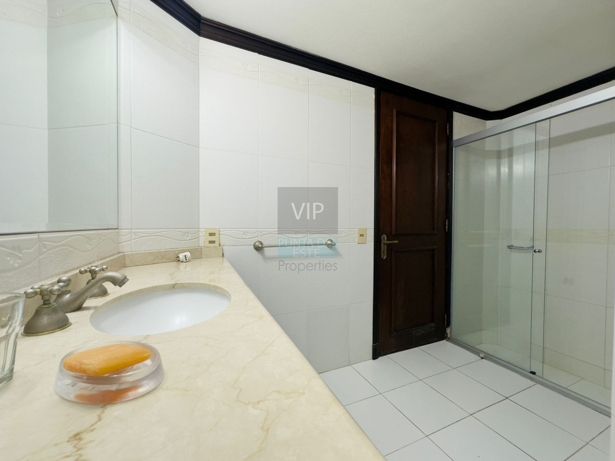 Casa ID.2343 - Casa en venta de 4 dormitorios en Punta del Este