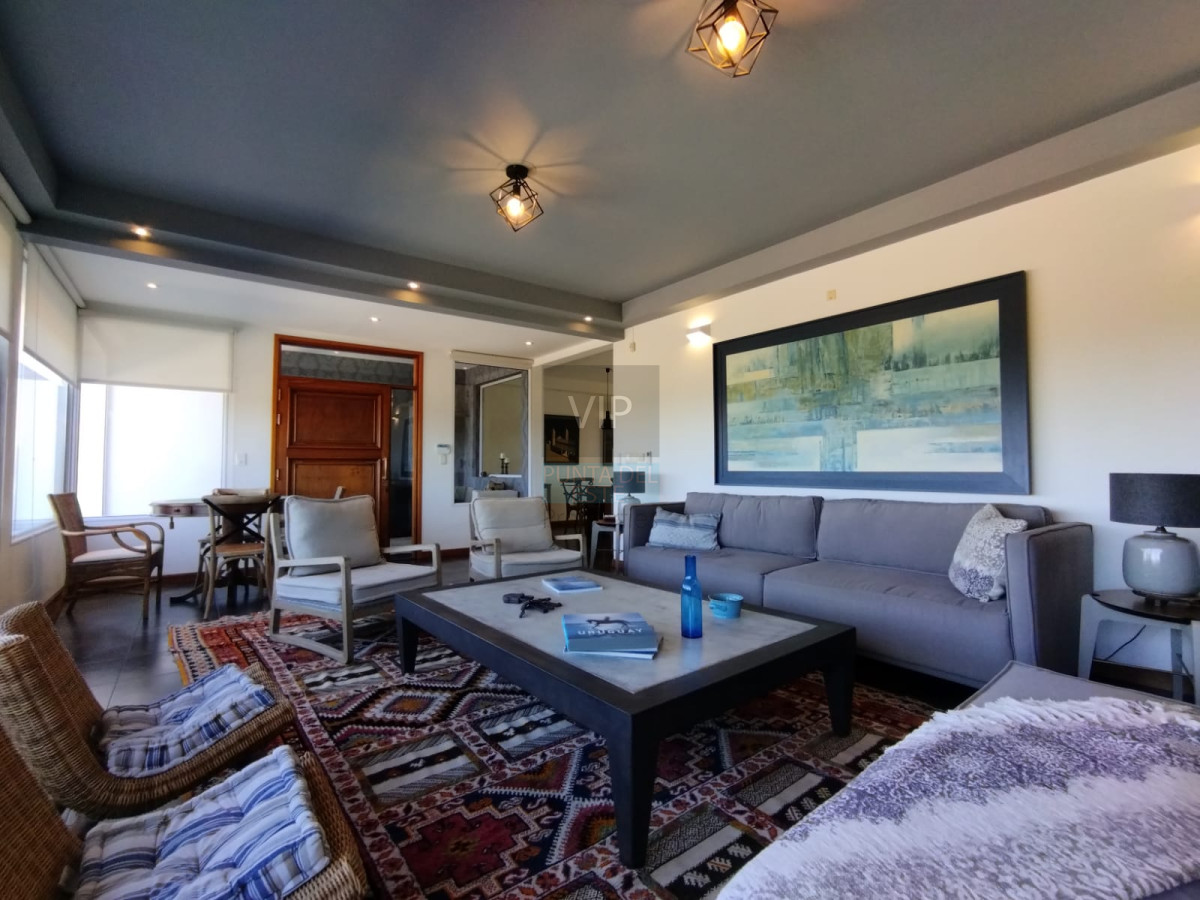 Casa ID.2344 - Venta de hermosa residencia frente al mar! 5 dormitorios 4 suites