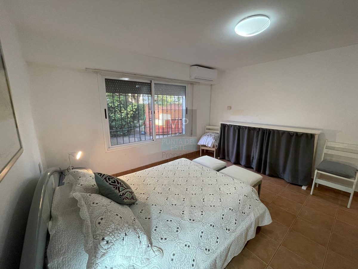 Casa ID.2085 -  Casa en venta, 4 dormitorios  en Punta del Este, playa mansa