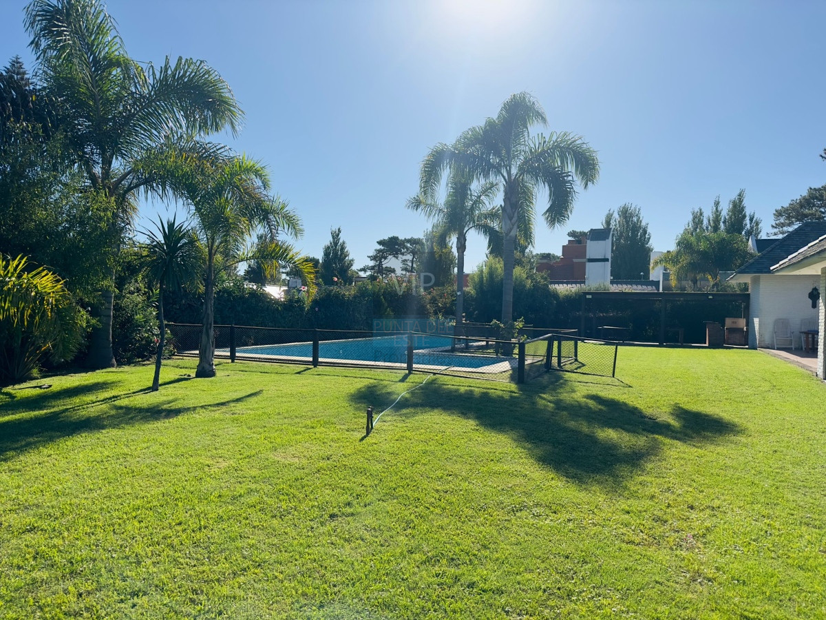 Casa ID.2343 - Casa en venta de 4 dormitorios en Punta del Este