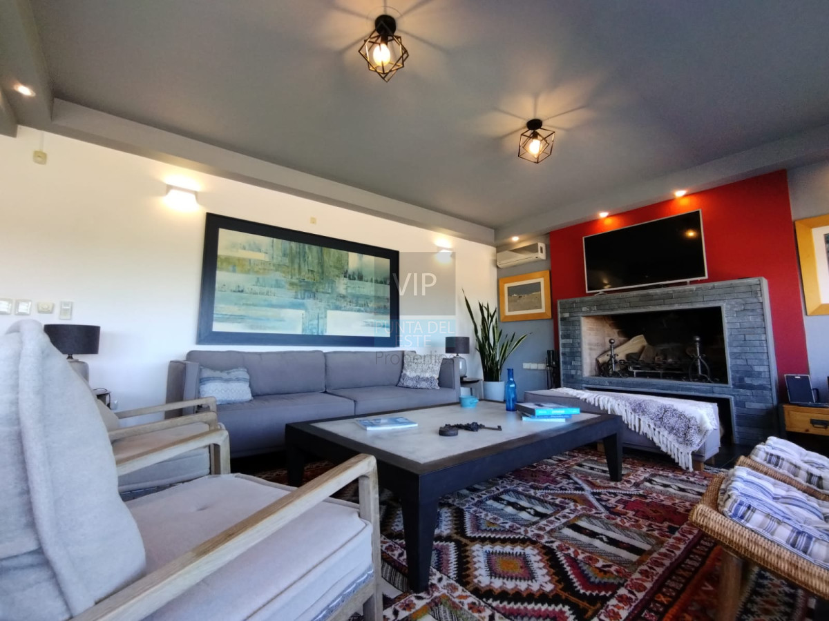 Casa ID.2344 - Venta de hermosa residencia frente al mar! 5 dormitorios 4 suites