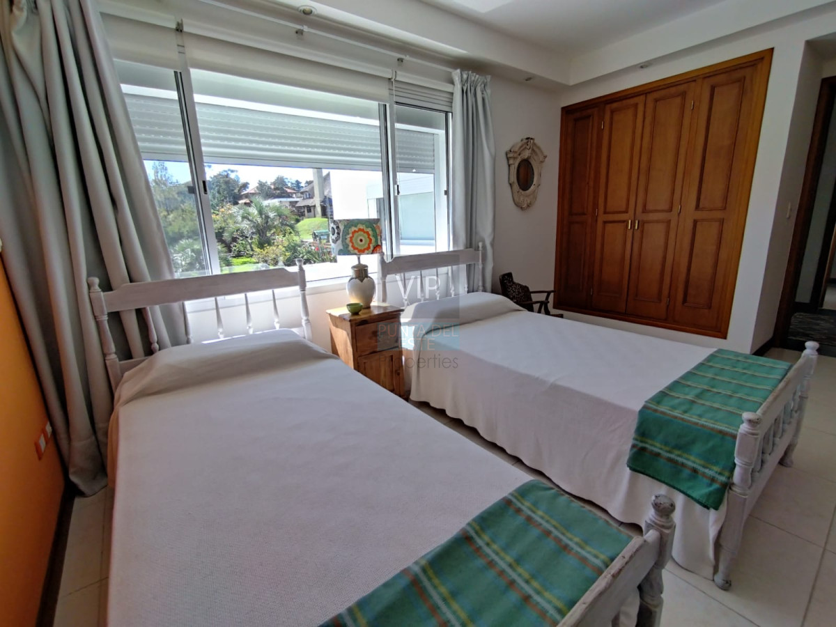 Casa ID.2344 - Venta de hermosa residencia frente al mar! 5 dormitorios 4 suites