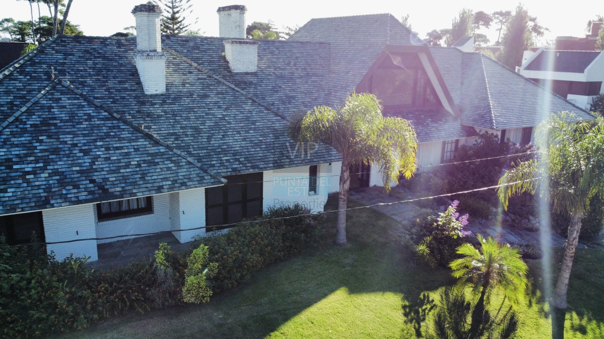 Casa ID.2343 - Casa en venta de 4 dormitorios en Punta del Este