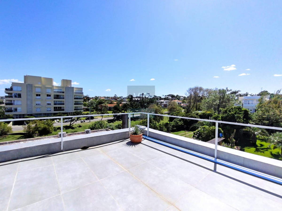 Casa ID.2344 - Venta de hermosa residencia frente al mar! 5 dormitorios 4 suites