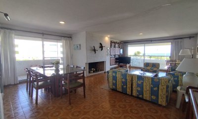 Pinares,apartamento frente al mar con parrillero propio