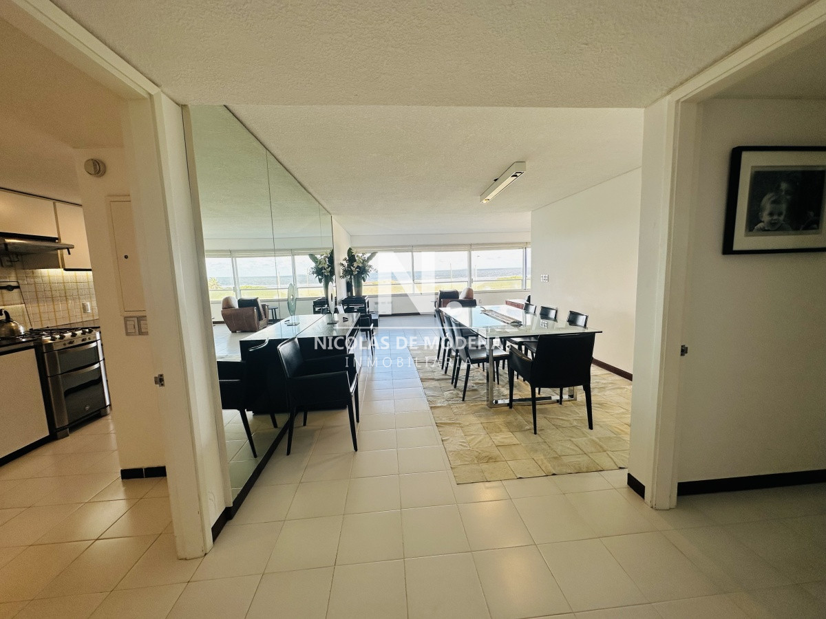 Alquiler y venta de apartamento 3 dorm. mas dep. playa brava - NDM30391A