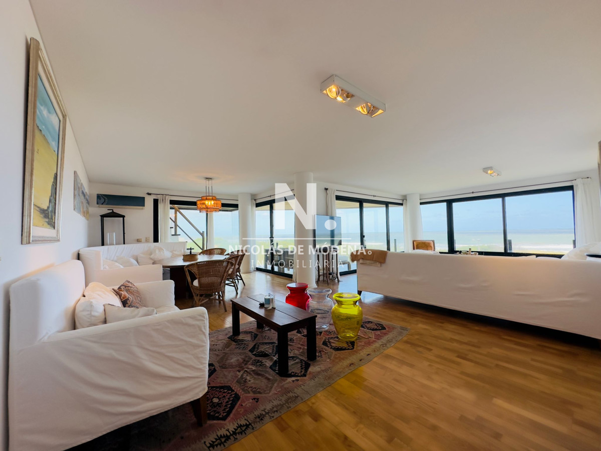 venta de apartamento pent house frente a playa brava - NDM21365A