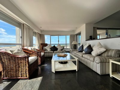 alquiler de apartamento en primer linea en playa brava