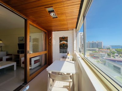 Apartamento de 2 dormitorios, reciclado, en venta, en Punta del Este